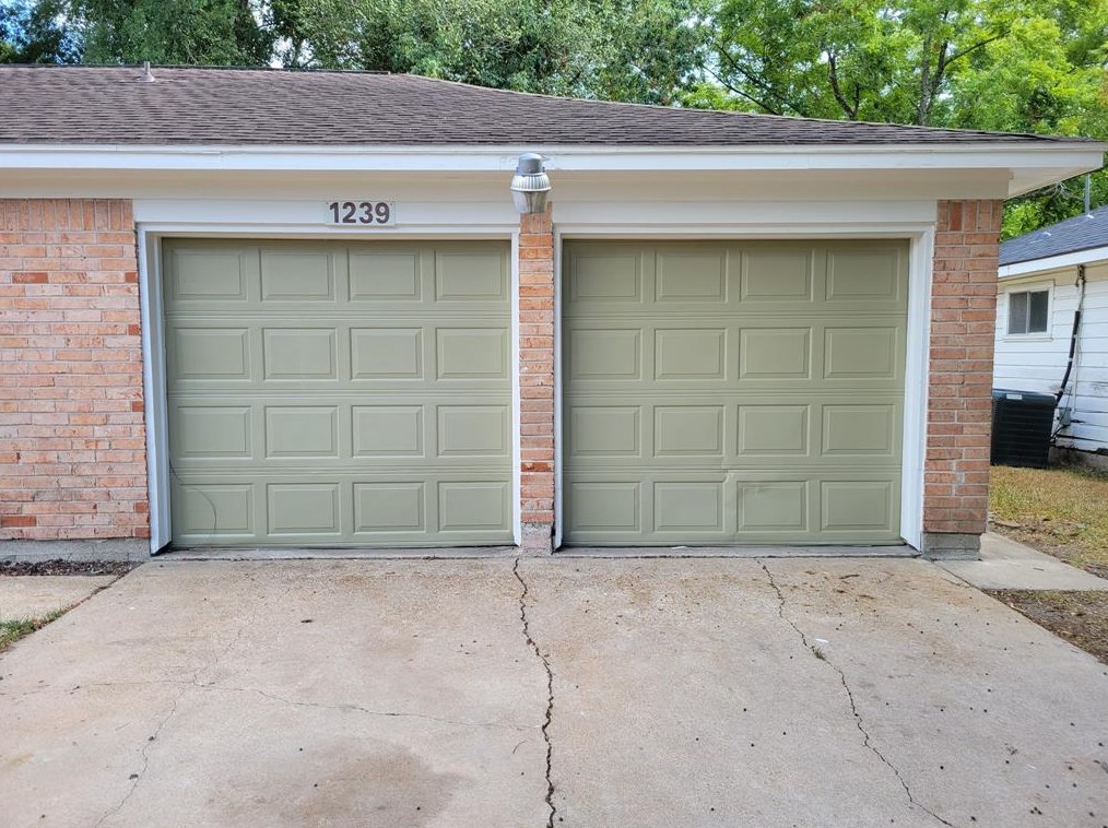 1239 W Donovan St, Houston, TX 77091