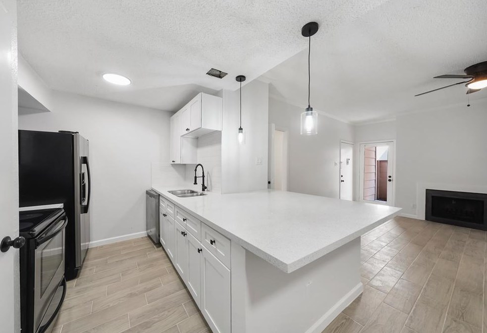 2125 Augusta Dr Apt 37, Houston, TX 77057