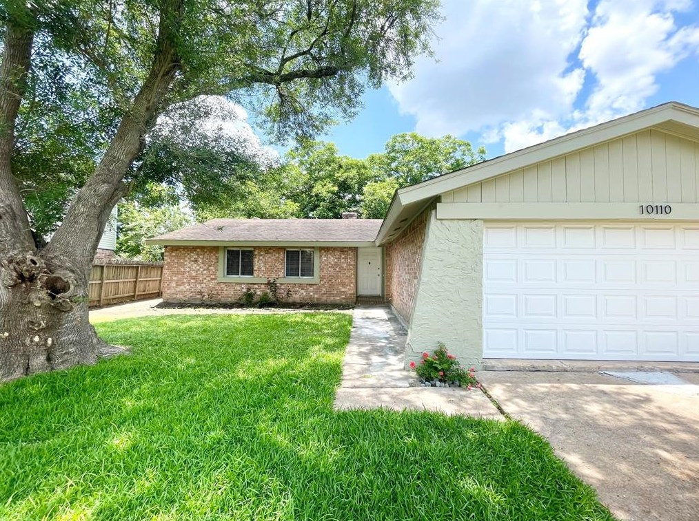10110 Kent Towne Ln, Sugar Land, TX 77498