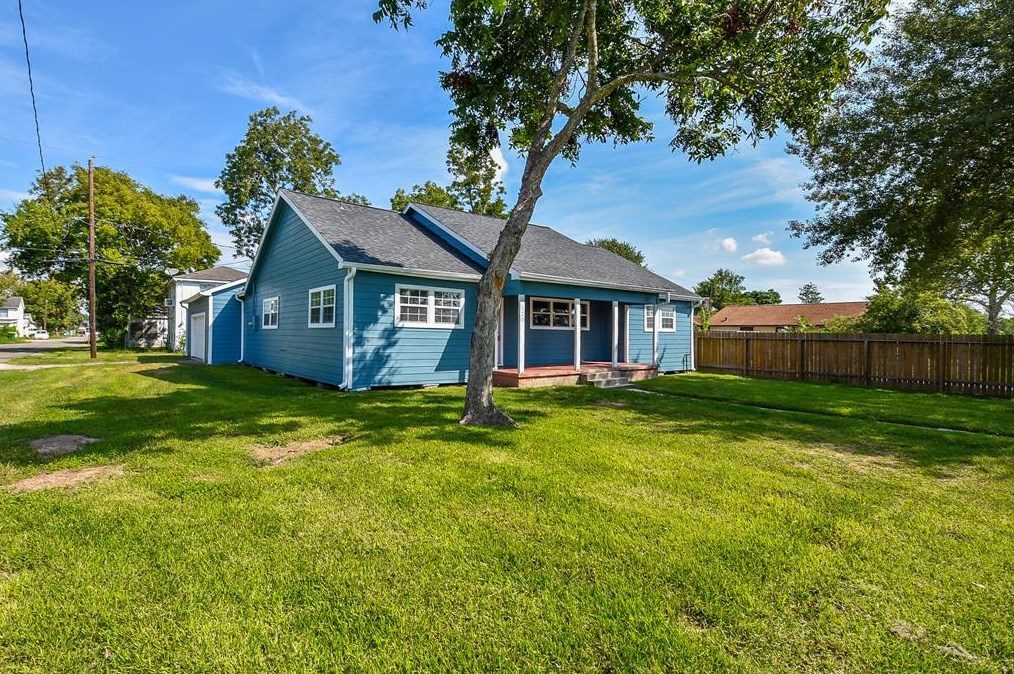 120 Travis St, Baytown TX  77520-7558 exterior