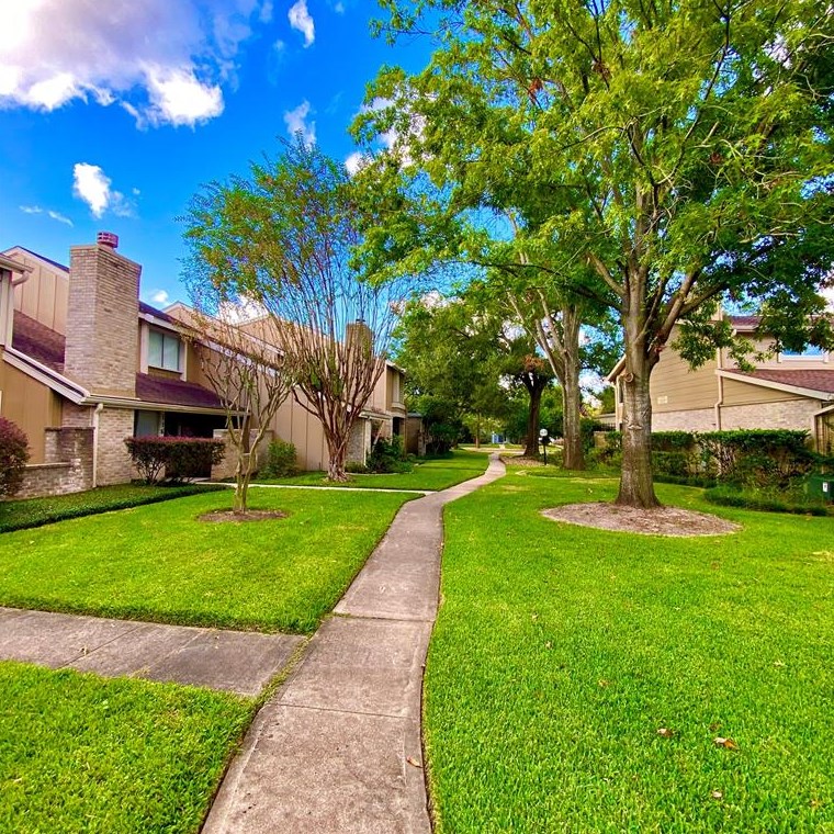 11643 Southlake Dr, Houston, TX 77077-6762
