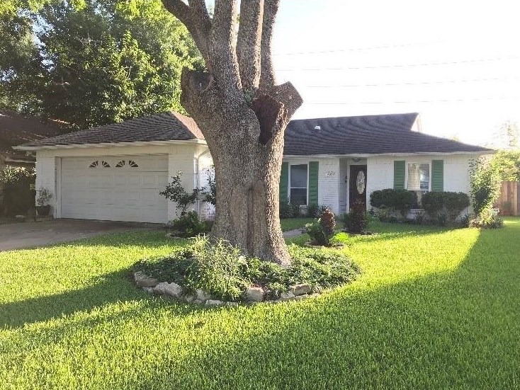 16810 Rippling Mill Dr, Sugar Land, TX 77498
