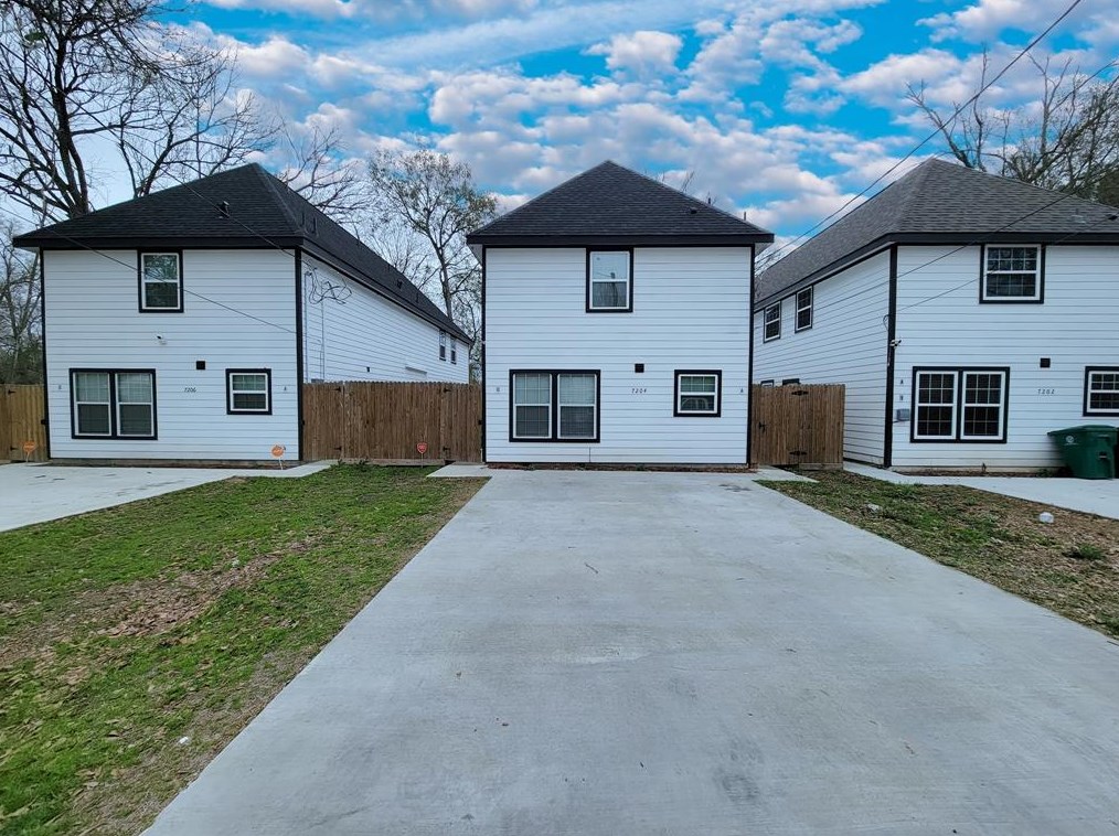 7204 Sandle St #a, Houston, TX 77088
