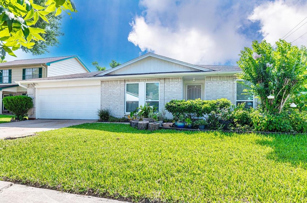 10539 Odessa Dr, Sugar Land, TX 77498