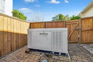 10 Broadwater Ct, Shenandoah, TX 77381 - Photo 46