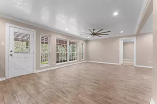 420 E Lake Dr, Livingston, TX 77351 - Photo 14