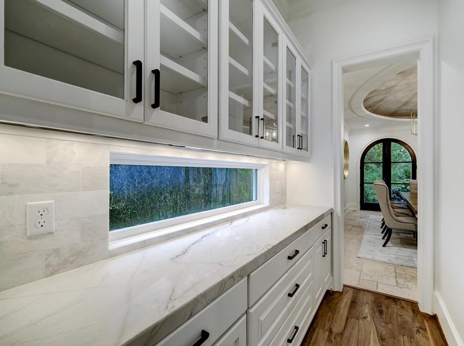 2111 Troon Rd, Houston TX  77019-1511 exterior