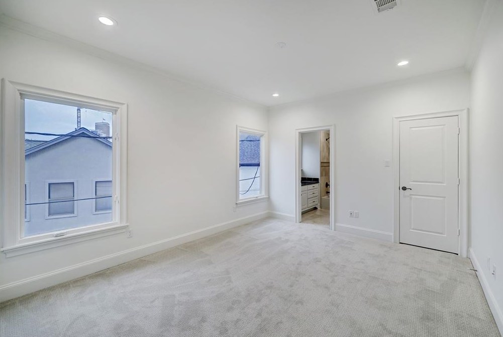 2111 Troon Rd, Houston TX  77019-1511 exterior