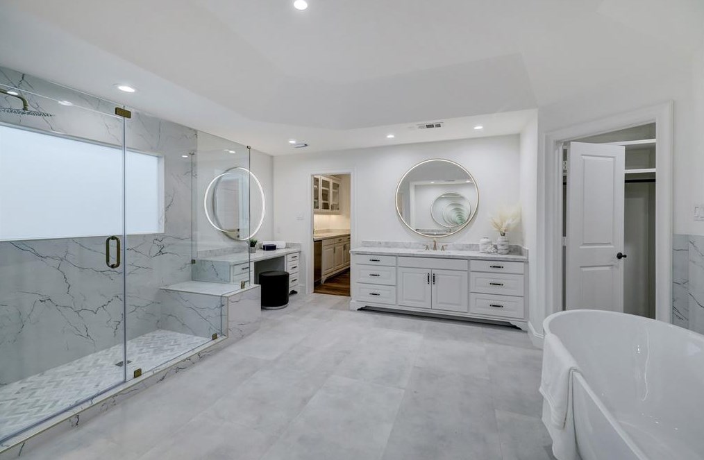 2111 Troon Rd, Houston TX  77019-1511 exterior