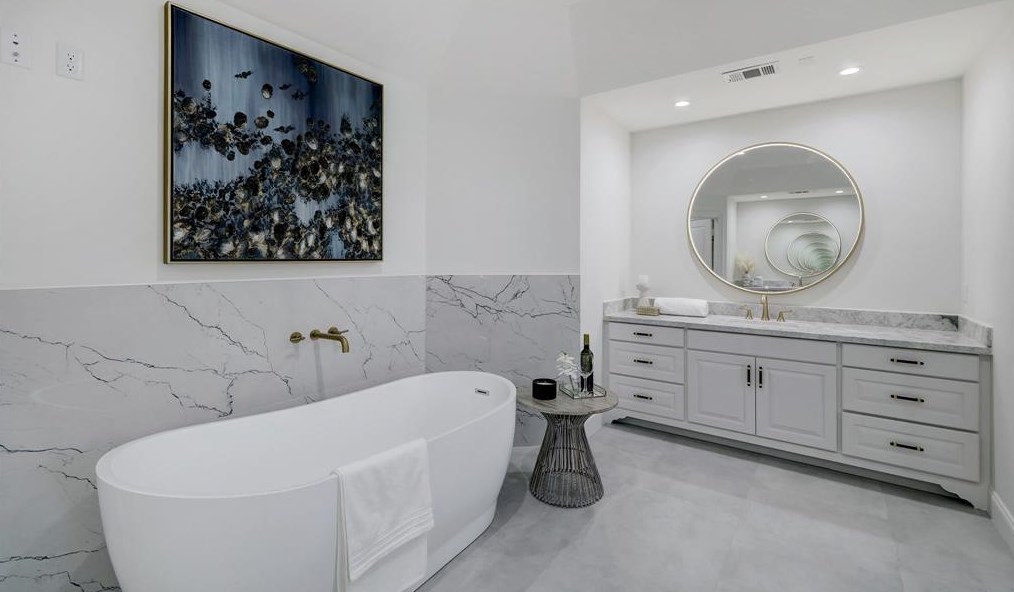 2111 Troon Rd, Houston TX  77019-1511 exterior