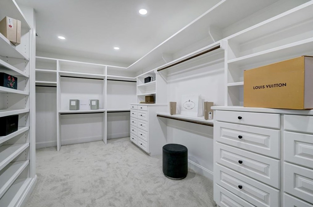 2111 Troon Rd, Houston TX  77019-1511 exterior