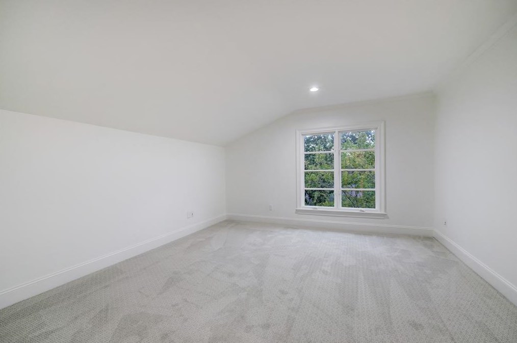 2111 Troon Rd, Houston TX  77019-1511 exterior