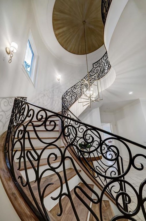 2111 Troon Rd, Houston TX  77019-1511 exterior