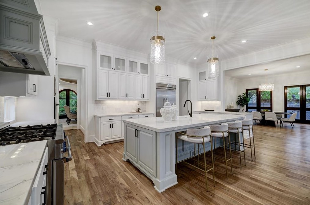 2111 Troon Rd, Houston TX  77019-1511 exterior