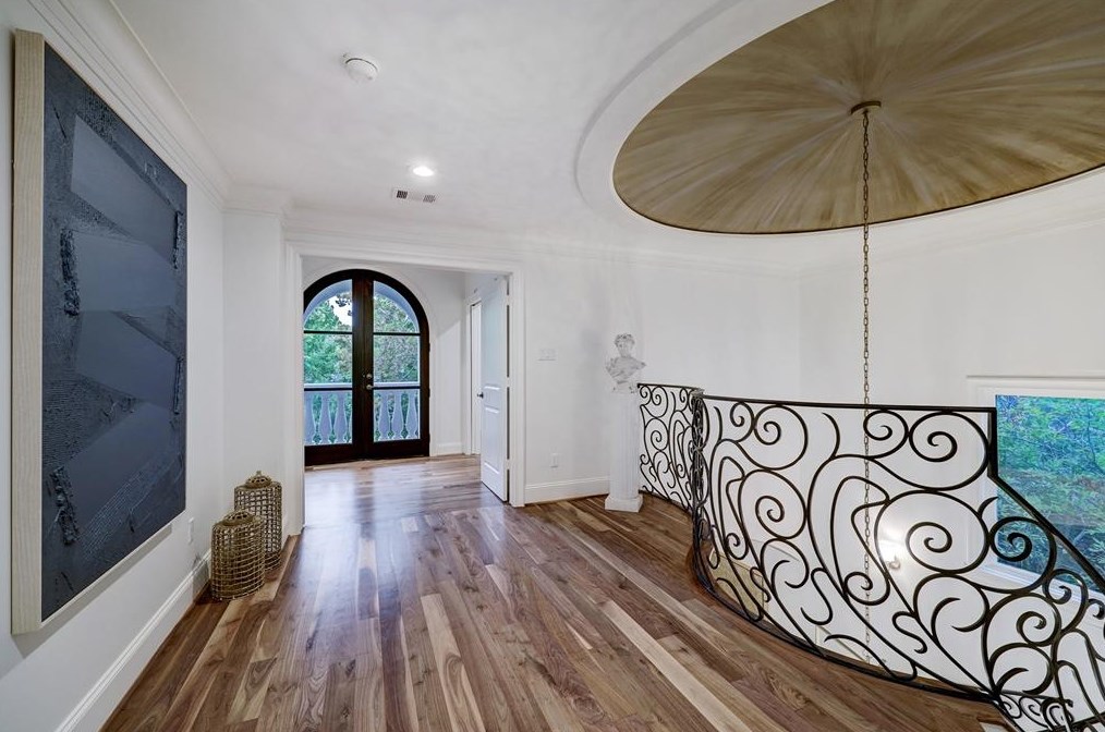 2111 Troon Rd, Houston TX  77019-1511 exterior