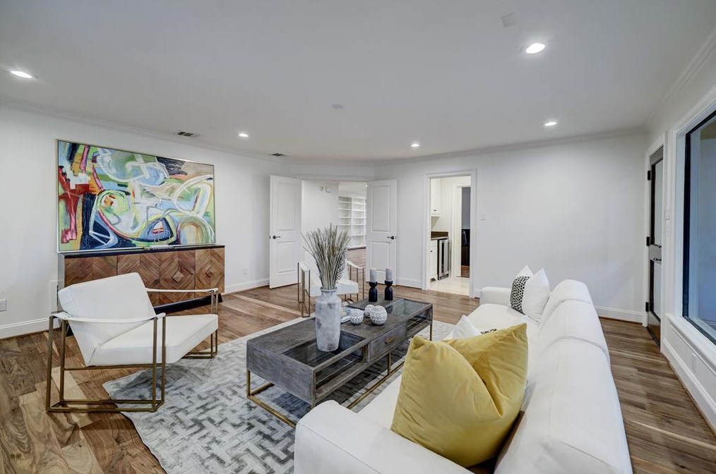 2111 Troon Rd, Houston TX  77019-1511 exterior