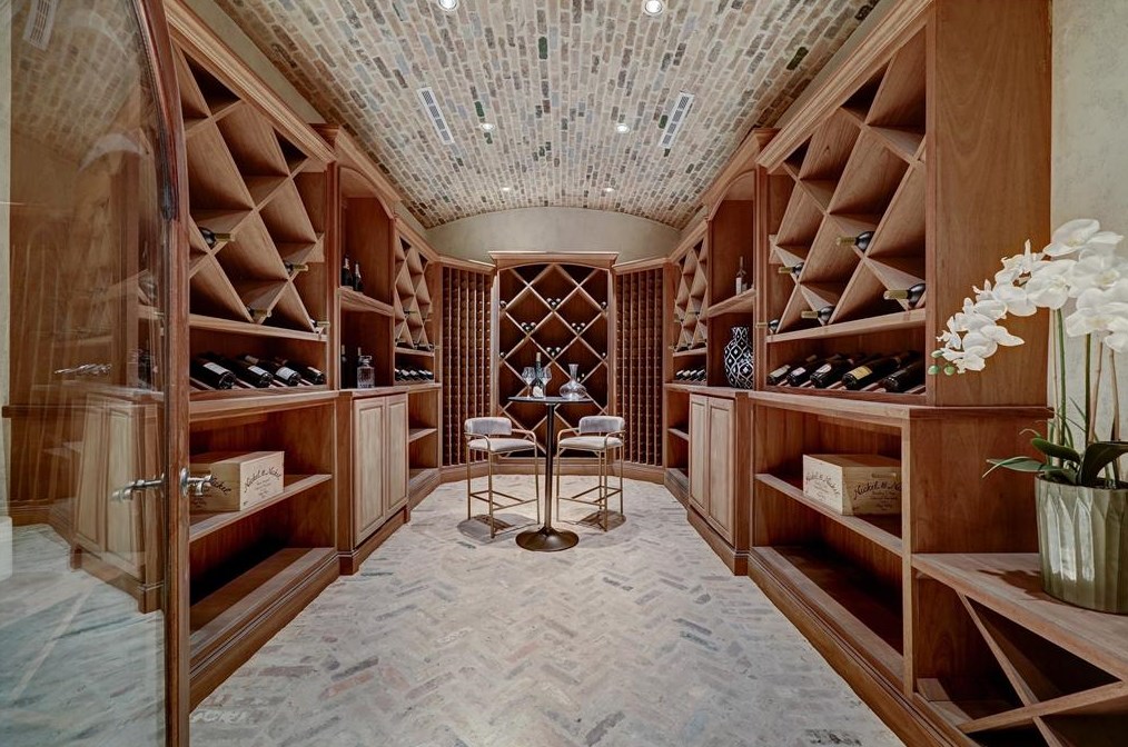 2111 Troon Rd, Houston TX  77019-1511 exterior