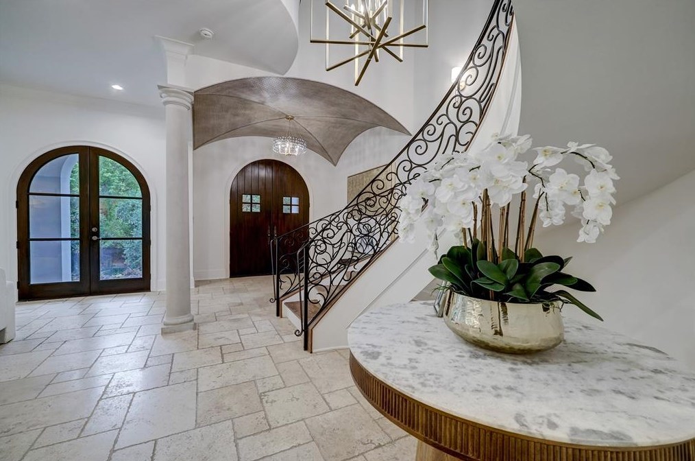 2111 Troon Rd, Houston TX  77019-1511 exterior