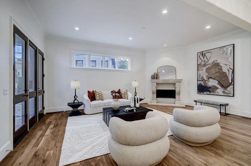 2111 Troon Rd, Houston TX  77019-1511 exterior