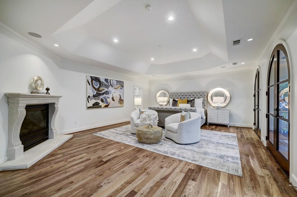 2111 Troon Rd, Houston TX  77019-1511 exterior