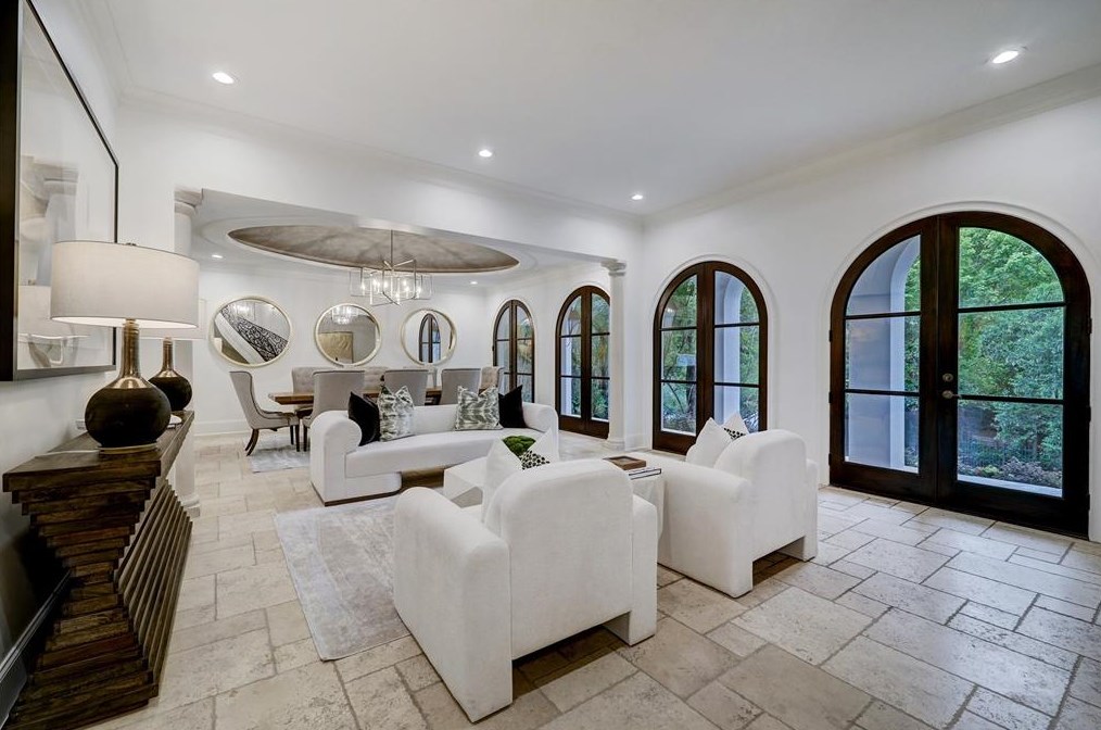 2111 Troon Rd, Houston TX  77019-1511 exterior