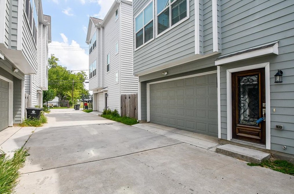 703 Link Rd, Houston, TX 77009