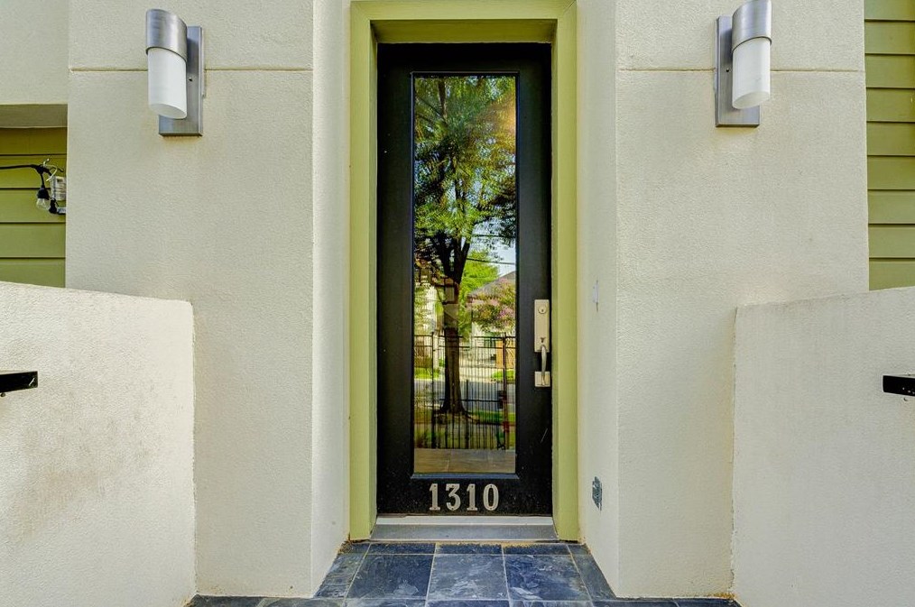 1310 Blodgett St, Houston TX  77004-5011 exterior