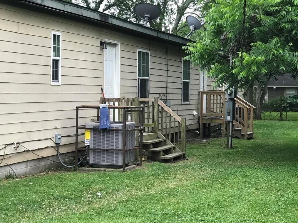 7446 Weyburn St, Houston, TX 77028-2364