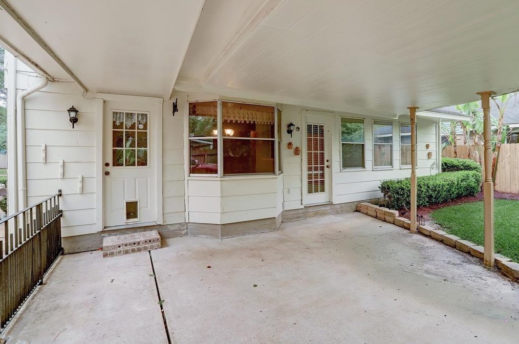 605 Oak Harbor Dr, Houston, TX 77062