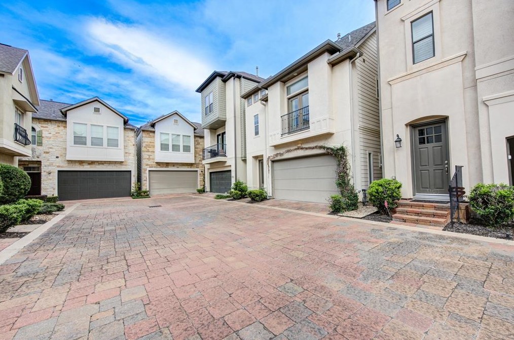 1110 Sherwood Trl, Houston, TX 77043