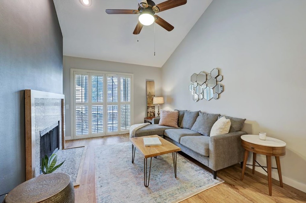1860 White Oak Dr Apt 242, Houston, TX 77009
