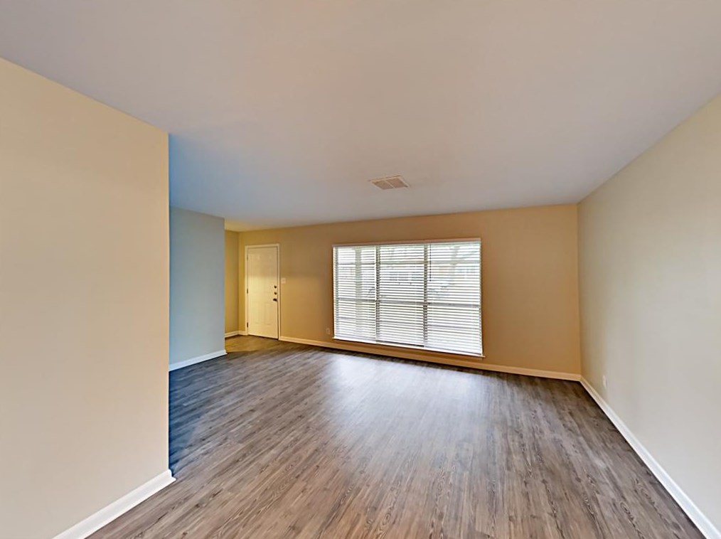 1704 N Thompson St, Conroe, TX 77301