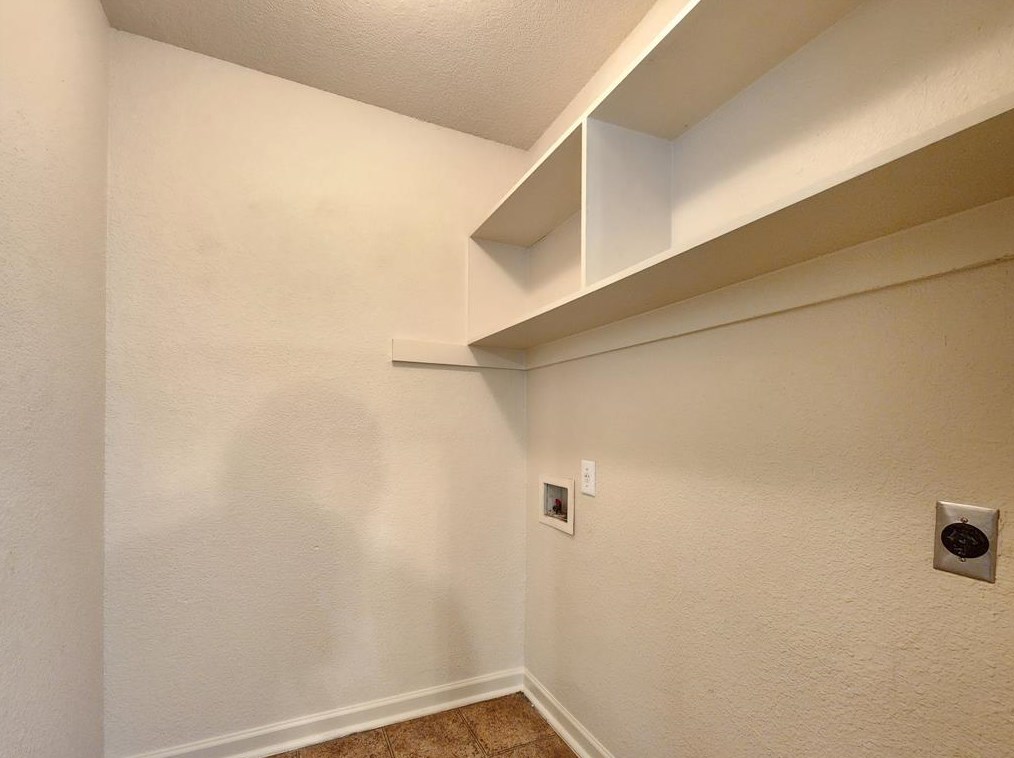 8100 Creekbend Dr, Houston TX  77071-1537 exterior