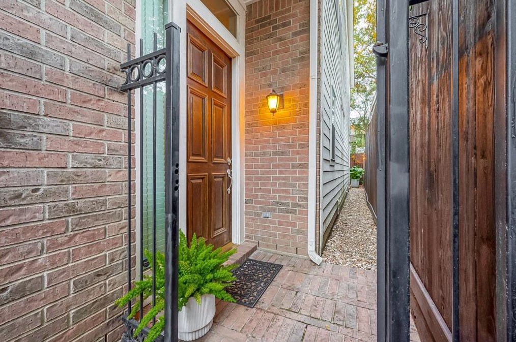 1212 W Alabama St, Houston, TX 77004