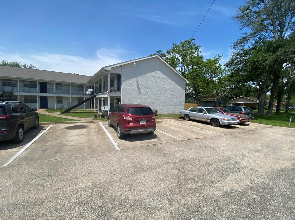 200 Hill St #1, Sealy, TX 77474