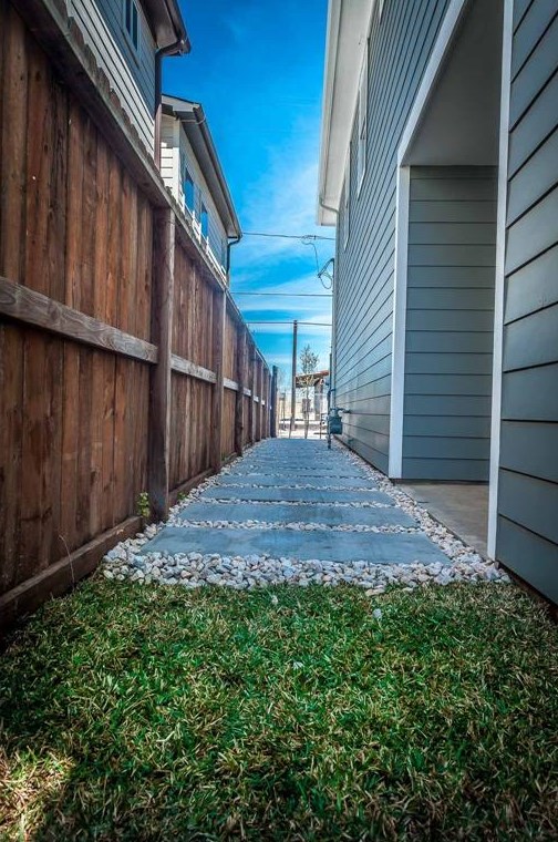 2712 Commerce St, Houston TX  77003-1536 exterior