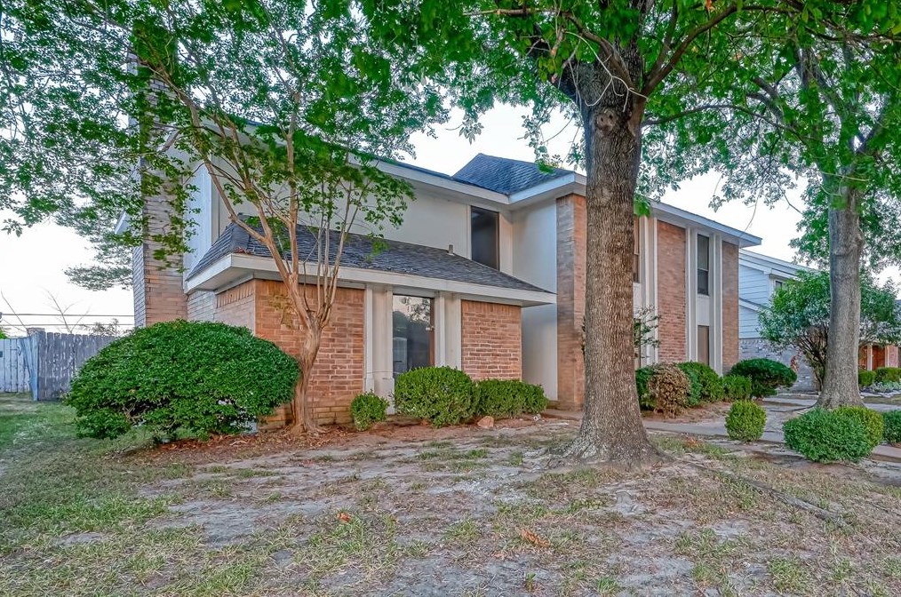 8803 Woodleigh Dr, Houston, TX 77083