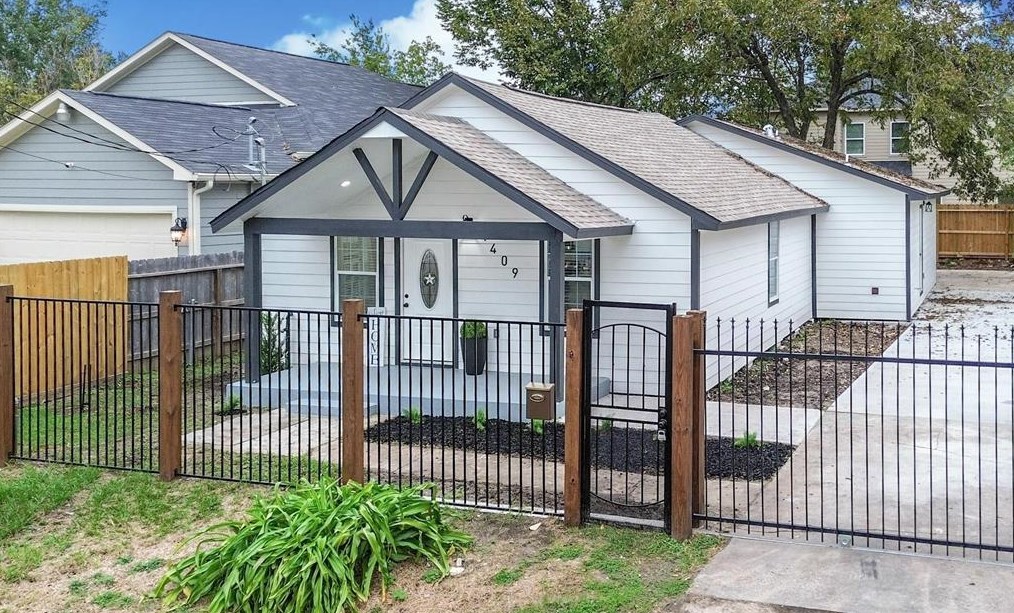 4409 Mckinley St, Houston, TX 77051-1835