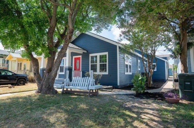 5220 Ave P 1/2, Galveston, TX 77551
