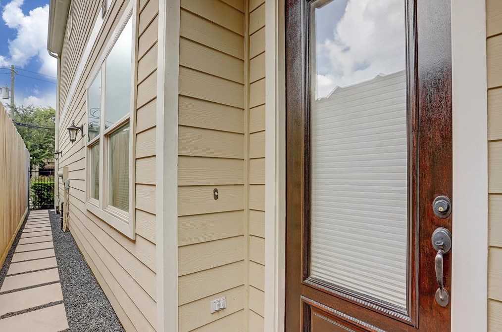 5217 Darling St, Houston, TX 77007-1913
