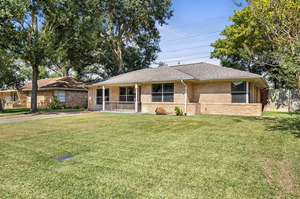 2106 Stonecrest Dr, Houston, TX 77018