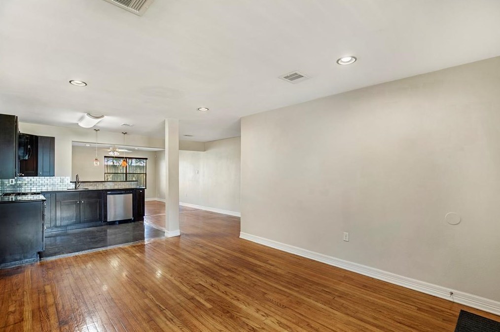 2106 Stonecrest Dr, Houston TX  77018-7127 exterior