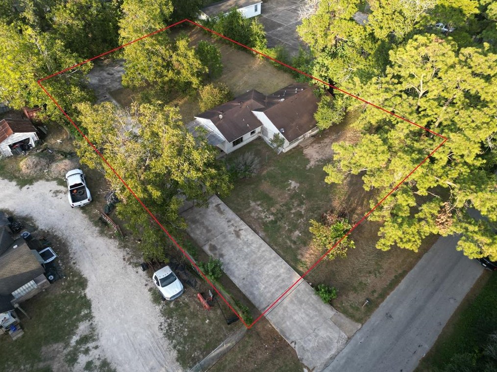 8405 Green River Dr, Houston, TX 77028-2727