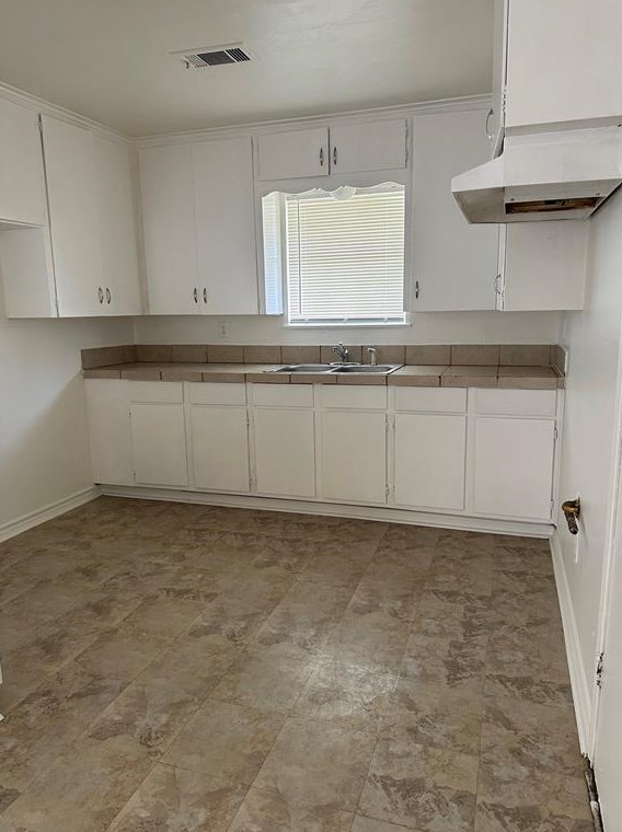 3208 80th St, Galveston, TX 77551
