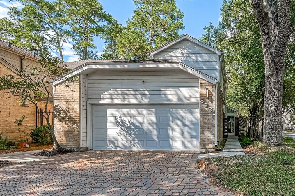8931 Briar Forest Dr, Houston, TX 77024