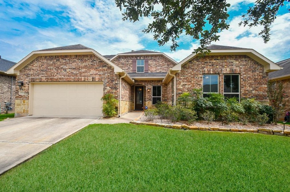 5014 Westchester Dr, Fulshear TX  77441-4430 exterior