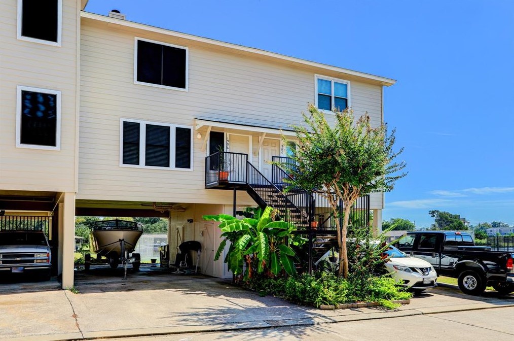 1906 Harbour Dr, Taylor Lake Village, TX 77586