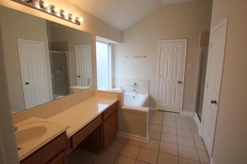 10702 Lyndon Mdw Dr, Houston TX  77095-6669 exterior