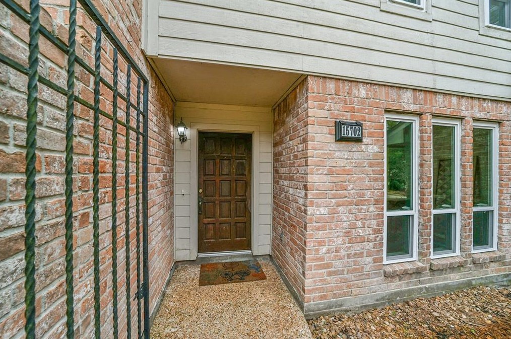 15702 Brookvilla Dr, Houston TX  77059-5909 exterior