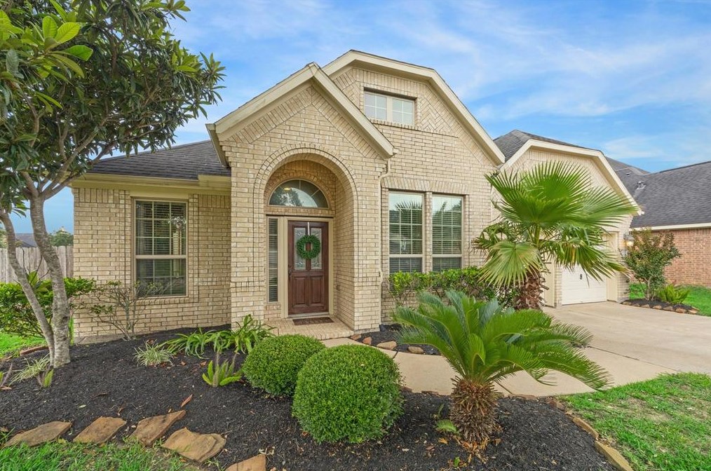 2426 Quiet Arbor Ln, Pearland, TX 77581-7588